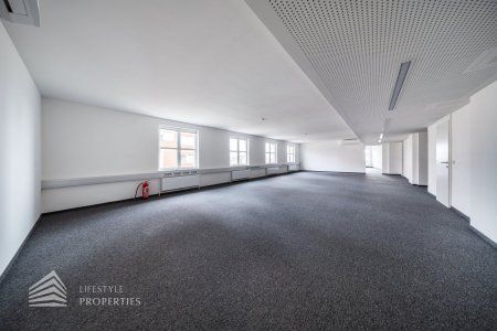 Erstbezug! Elegantes 5-Zimmer Büro in Toplage