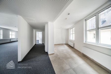 Erstbezug! Geräumiges 4-Zimmer Büro in Toplage
