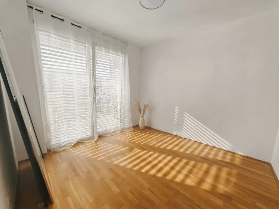 2 Zimmer + großer Balkon – Ihr neues Zuhause ab 1.12. - Titelbild