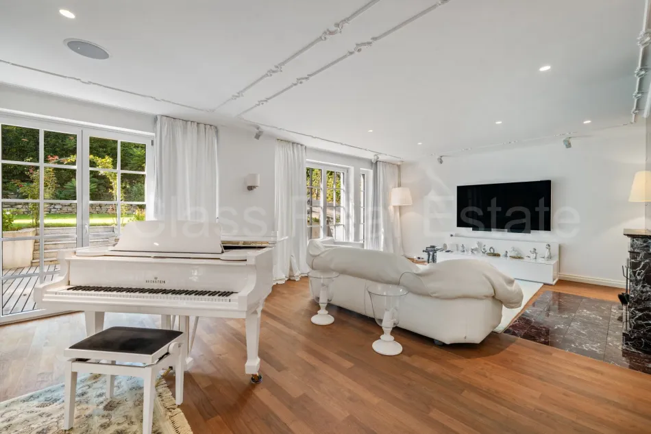 Repräsentative Luxusvilla mit Pool und uneinsichtigem Grundstück in Toplage - Bild