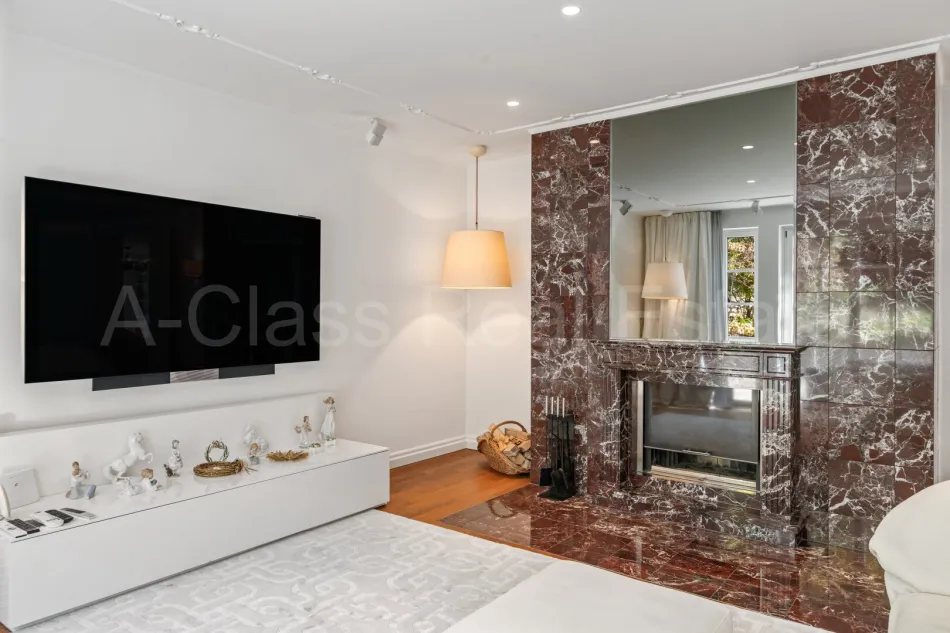 Repräsentative Luxusvilla mit Pool und uneinsichtigem Grundstück in Toplage - Bild