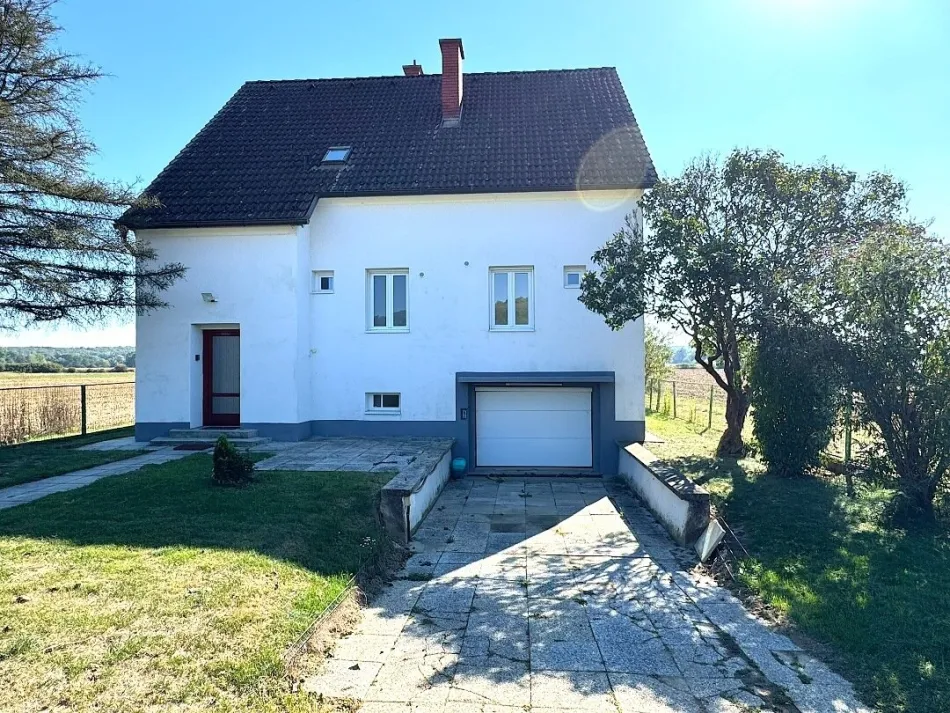 Renoviertes Mehrfamilienhaus in sonniger Ruhelage – Südterrasse, Fernblick, großer Garten & PV-Anlage - Titelbild