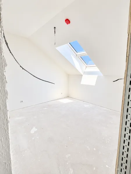 Heller Dachboden mit Oberlicht im Umbau.png