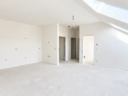 Heller Dachboden im Rohbau.png
