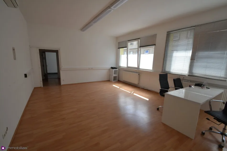 Geräumiges Büro nähe Kagraner Platz- Warmmiete! - Bild