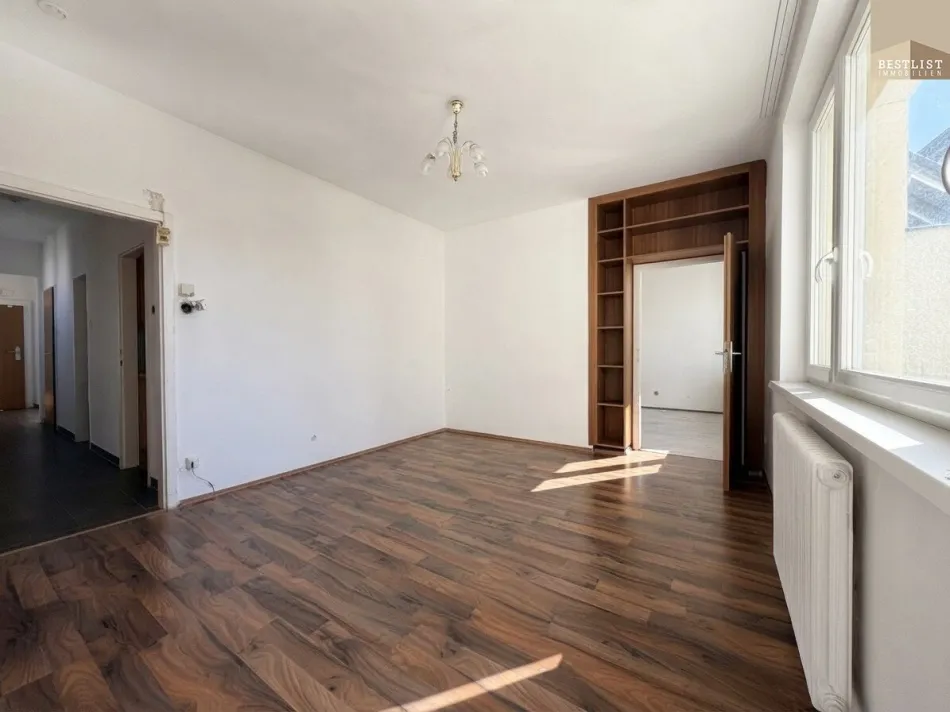 3 Zimmer Wohnung Nähe Josefsplatz - sehr hell im 3. Liftstock mit Blick auf den Schwechatfluss - Bild