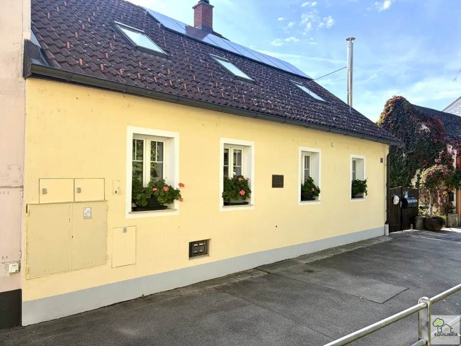 Wohnen mit Charakter in einem stilvollen ehemaligen Winzerhaus ! - Titelbild