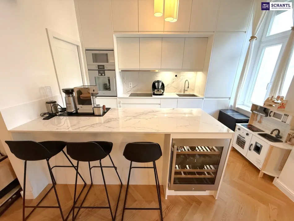 Ein Wohnjuwel mit besonderem Flair *** stilvoll sanierte 3,5-Zimmer-Altbauwohnung mit exklusiver Designküche, zwei Außenflächen + begehrter Lage beim Türkenschanzpark - Bild