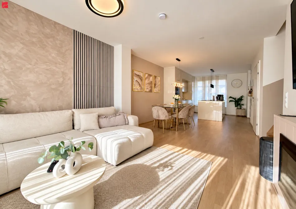 Moderner Neubau mit maßgefertigter Einrichtung, Infrarotkabine & Eigengarten - Titelbild