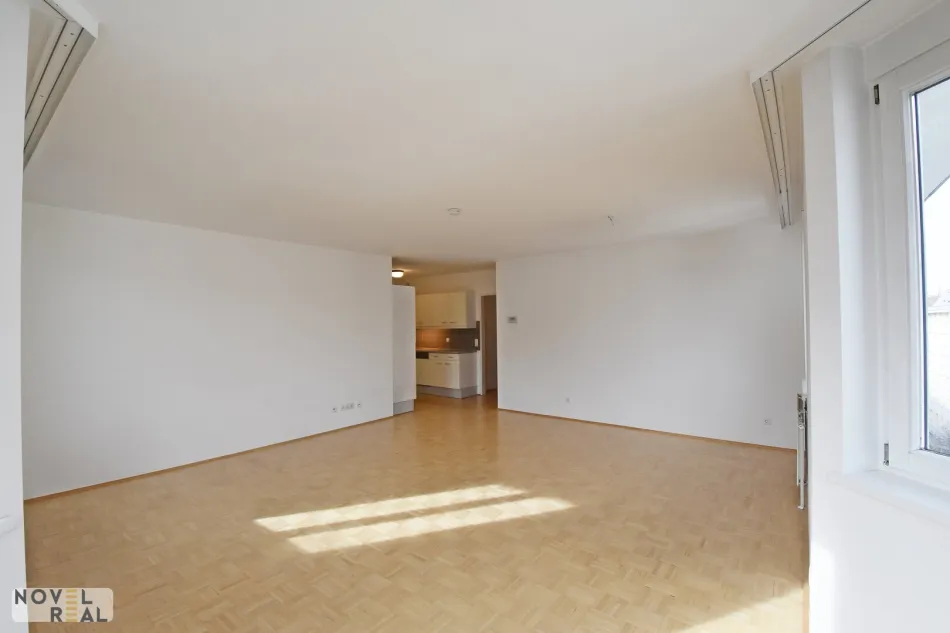Sonnige 3 Zimmer Wohnung mit einem großzügigem Wohnbereich - Bild