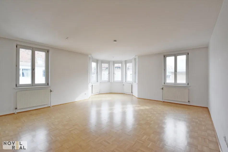 Sonnige 3 Zimmer Wohnung mit einem großzügigem Wohnbereich - Titelbild