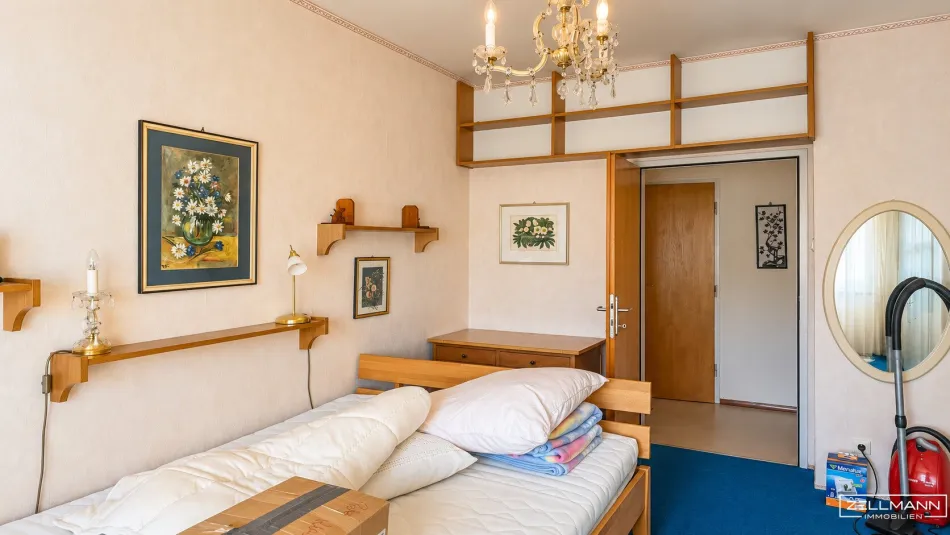 ZWEI ZIMMER, VIEL RAUMGEFÜHL – UND DER WIENERWALD VOR DER LOGGIA | ZELLMANN IMMOBILIEN - Bild