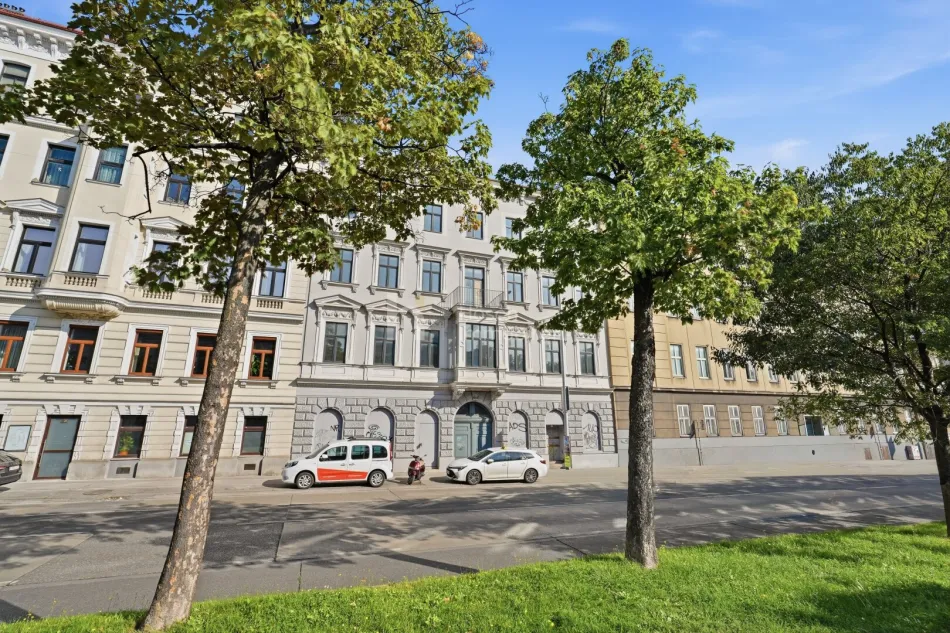 2-Zimmer-Altbau mit Gestaltungsspielraum | Rund 53 m² mit Balkon | in 1070 Wien - Titelbild