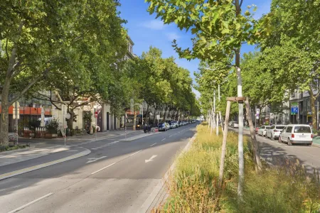 Straßenansicht im Umfeld