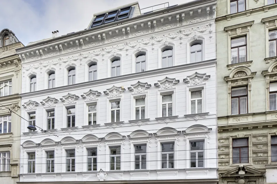Altbau mit Perspektive: vermietete 4-Zimmer-Wohnung mit Loggia und Balkon in Währing - Bild