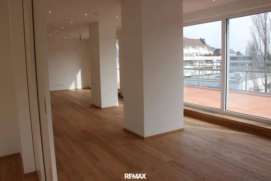 Stilvoll wohnen in Wiener Neustadt: Moderne 2-Zimmer-Wohnung mit großer Dachterrasse & Parkplatz in Top-Lage! - Bild