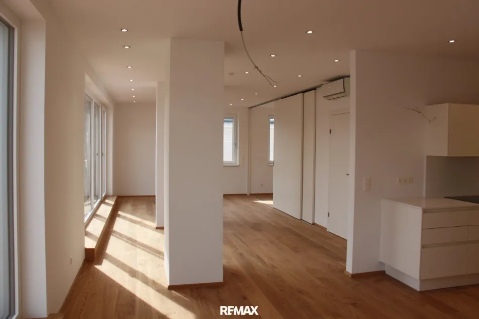 Stilvoll wohnen in Wiener Neustadt: Moderne 2-Zimmer-Wohnung mit großer Dachterrasse & Parkplatz in Top-Lage! - Titelbild