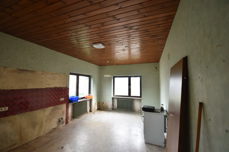 "LIND OB VELDEN - Renovierungsbedürftiges Wohnhaus mit zwei separaten Wohnungen" - Bild