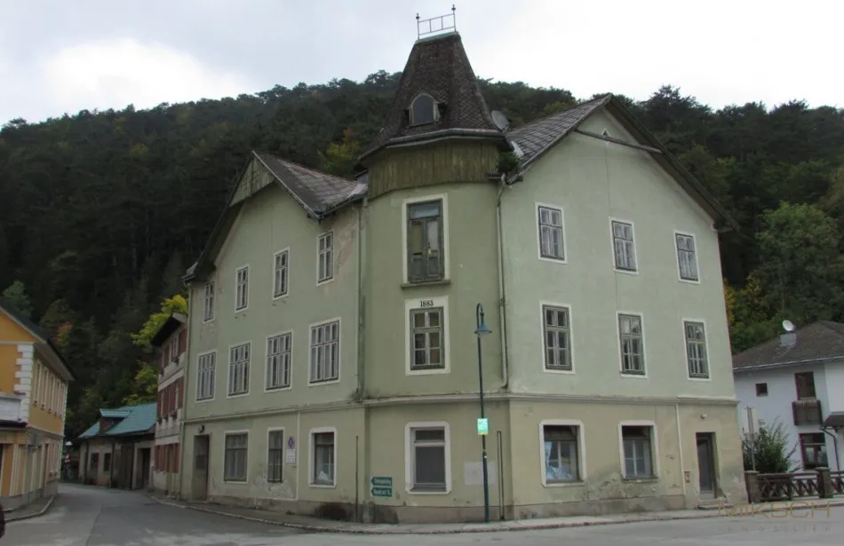 Sanierungsbedürftiges Mehrfamilienhaus I ca. 400 m² I in Gutenstein - Titelbild