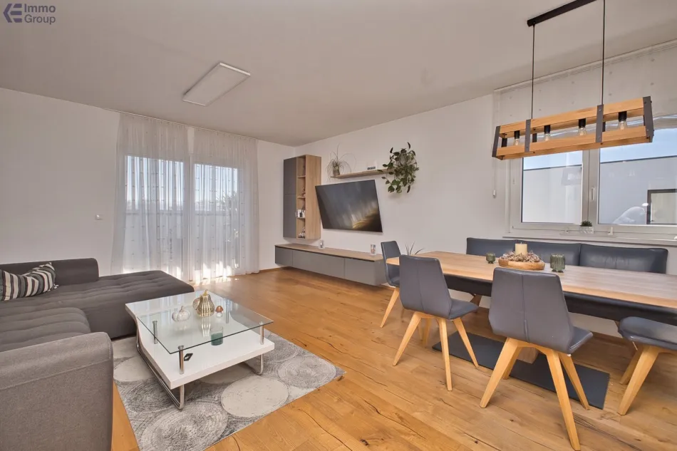 Neubauwohnung mit Eigengarten, zwei Parkplätzen, große Südloggia, top ausgestattet - Bild