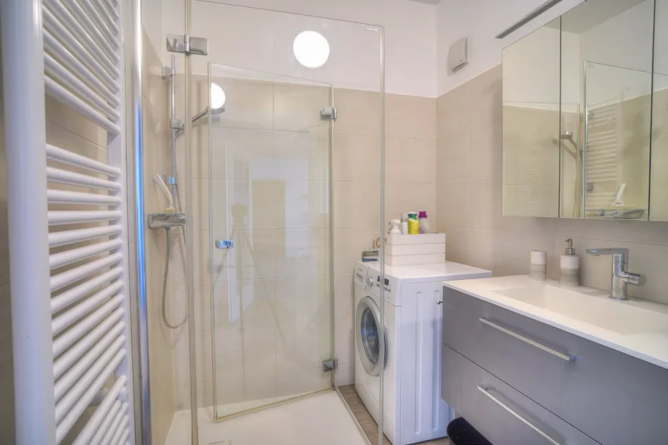 Stilvolle & modernisierte 3-Zimmer Wohnung in der Südstadt! - Bild