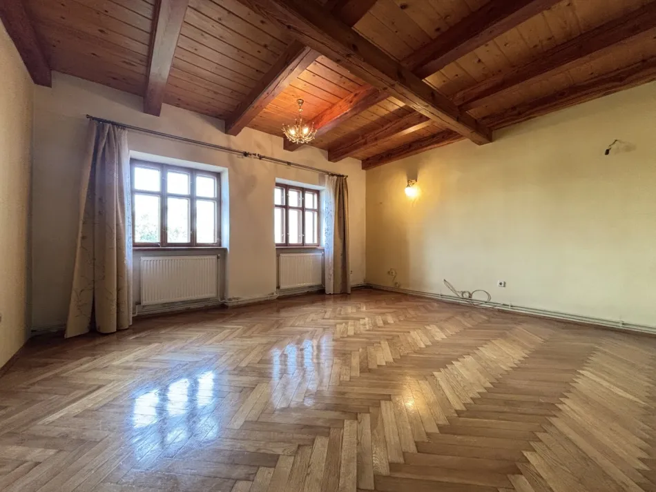 Entzückendes Bauernhaus mit 1.301 m² Eigengrund, Presshaus & idyllischem Innenhof - Bild