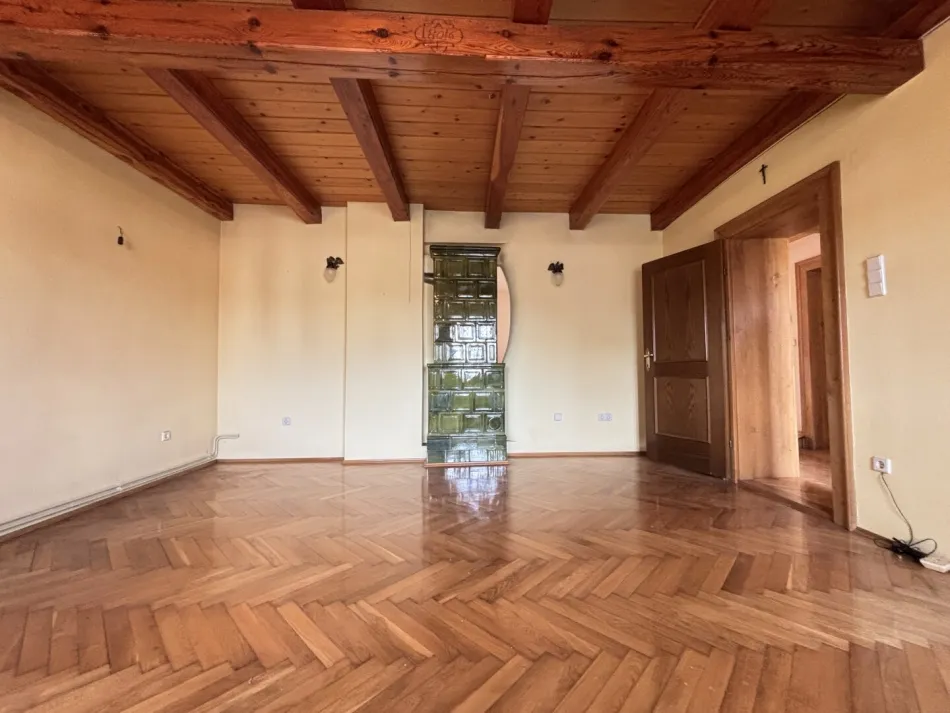 Entzückendes Bauernhaus mit 1.301 m² Eigengrund, Presshaus & idyllischem Innenhof - Bild