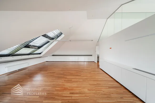 Generalsaniertes 5-Zimmer Büro mit Balkon, Nähe Schloss Belvedere - Bild