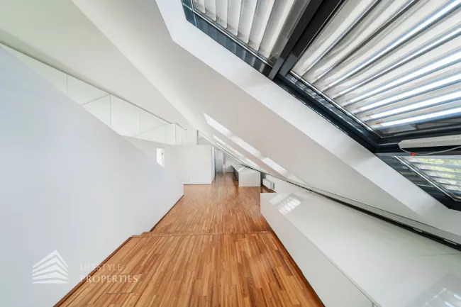 Saniertes 5-Zimmer Büro mit Balkon, Nähe Schloss Belvedere - Bild