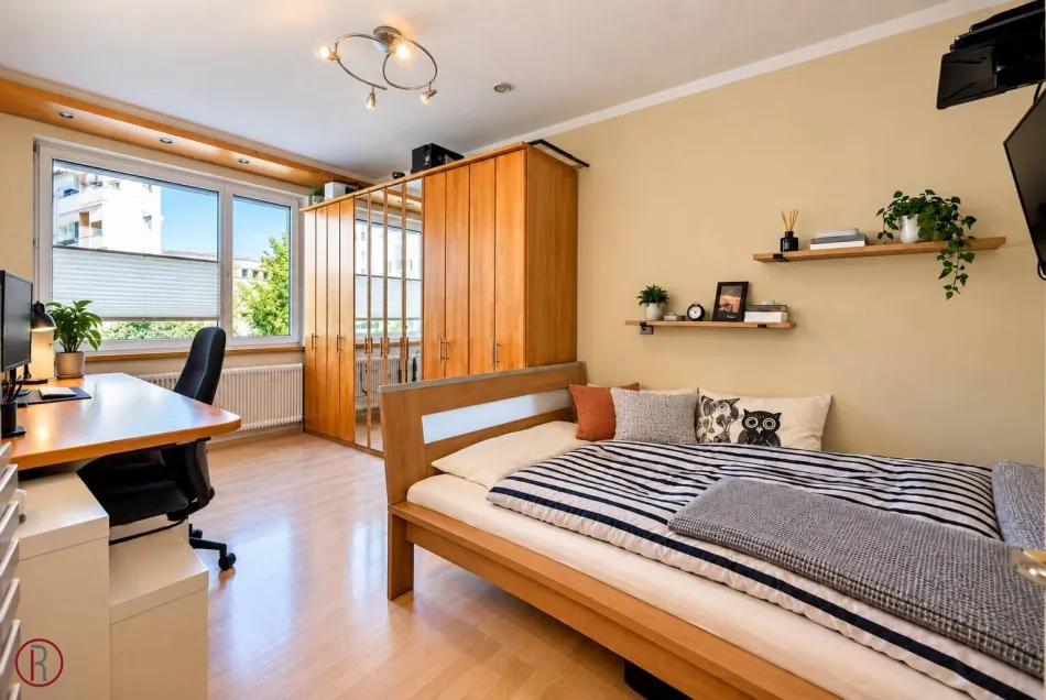 Lichtdurchflutete 3-Zimmer Wohnung mit Lift, Balkon & Gemeinschaftsgarten - Bild