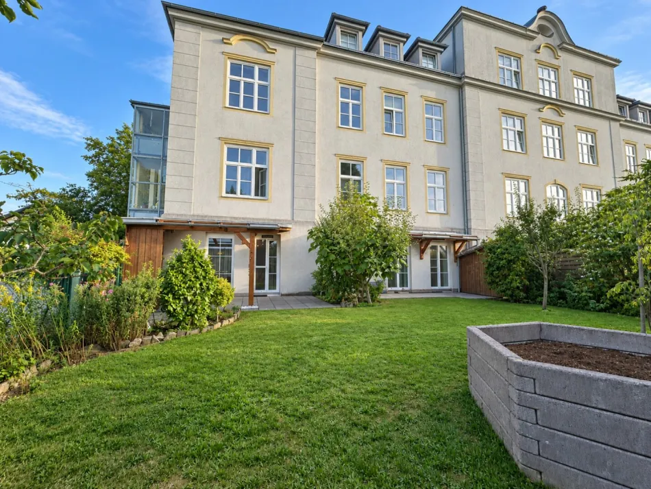 Traumhafte 4-Zimmer-Wohnung mit Eigengarten mit Blick auf das Stift Melk - Bild