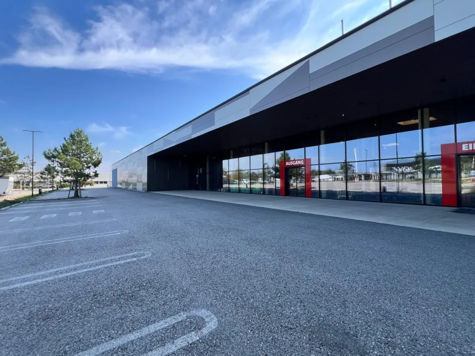 Top Gewerbeimmobilie in Tumeltsham – 6093m², 130 Parkplätze, schlüsselfertig! - Bild