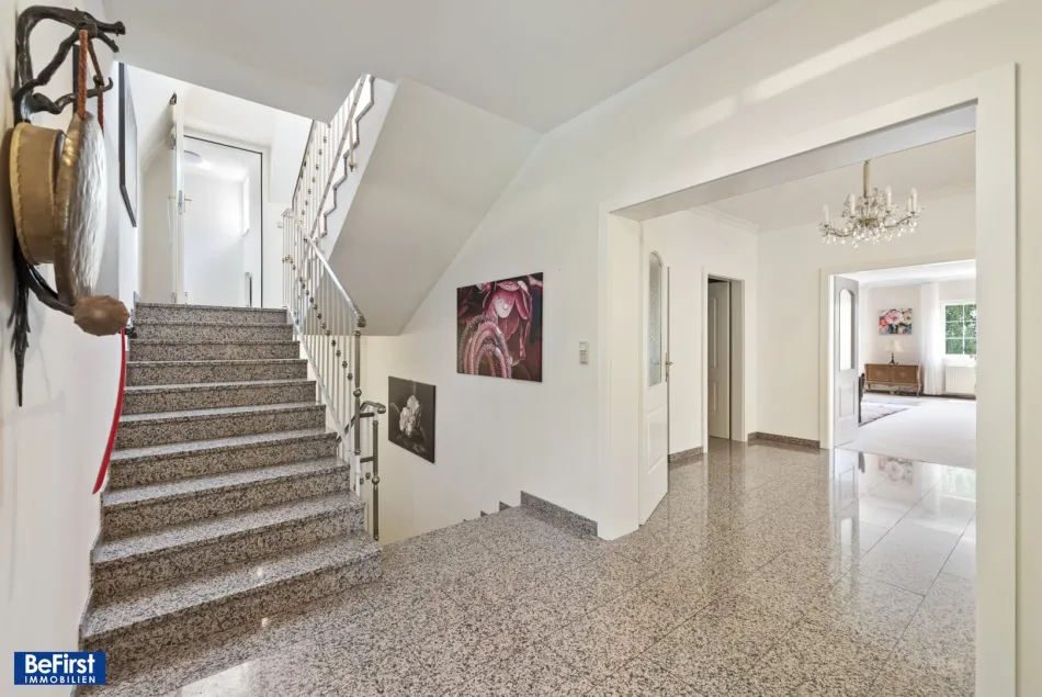 Ölberg Südhang: Großzügige Villa mit wunderschönem Garten und herrlichem Grünblick - Bild