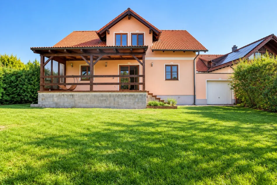 Ihr neues Zuhause mit Pool, Garage und Blick ins Grüne – Ruhelage in Probstdorf - Titelbild