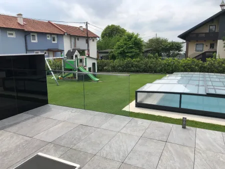Terasse Westseite mit Blick auf den Garten