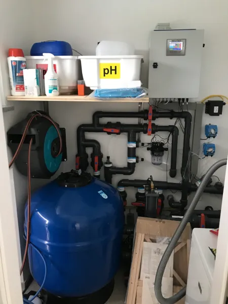 Poolhaus innen Technikraum