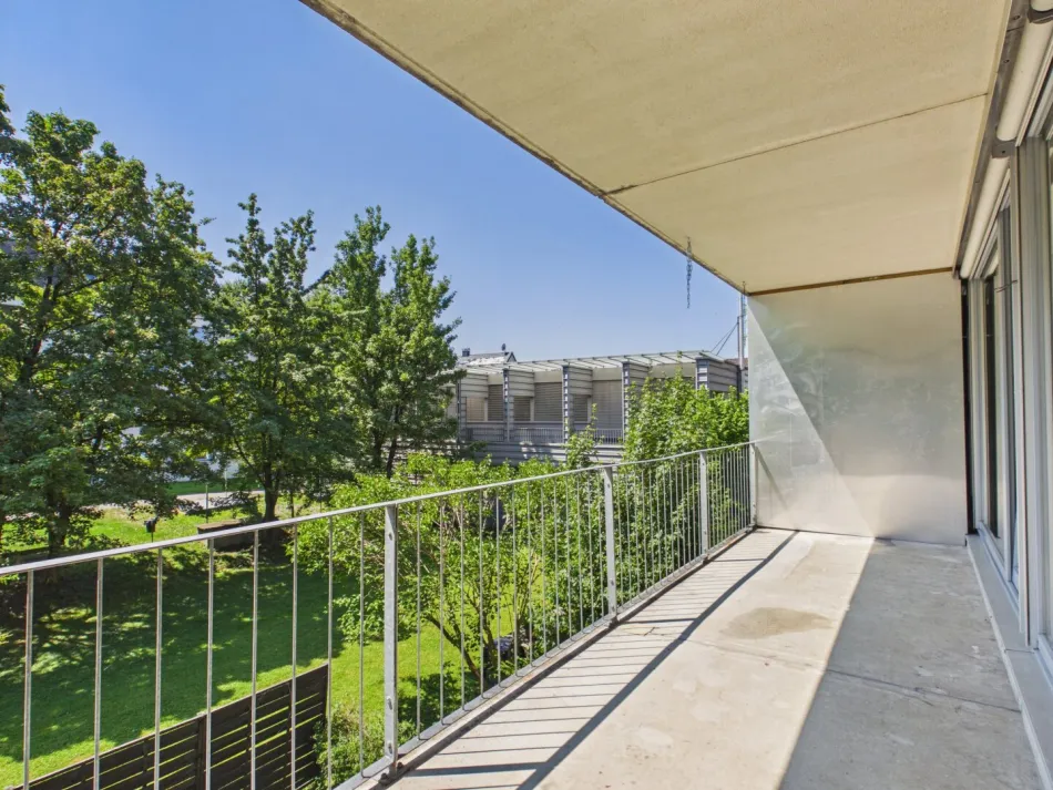 Generalsanierte und moderne 2-Zimmerwohnung mit großem Südbalkon am Kehlerpark - Titelbild