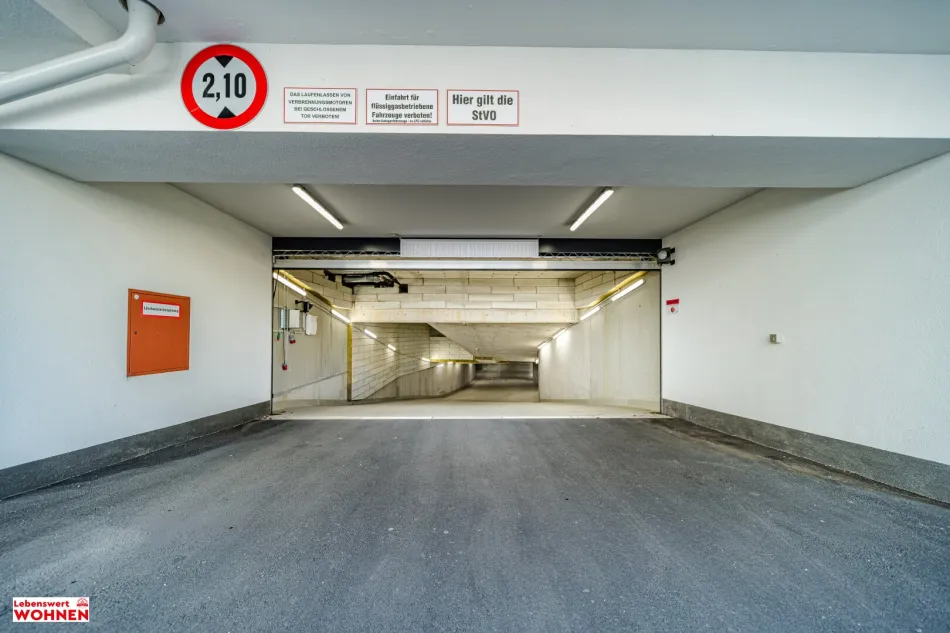 Tiefgaragenstellplätze nur 5 Gehminuten vom Bahnhof - Bild