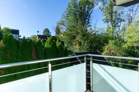 Balkon mit Grünblick