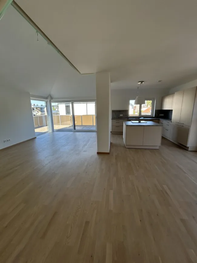 ERSTBEZUG - Helle 4 Zimmer Balkonwohnung (Maisonette) mit Galerie und 2 Garagenplätzen - Bild