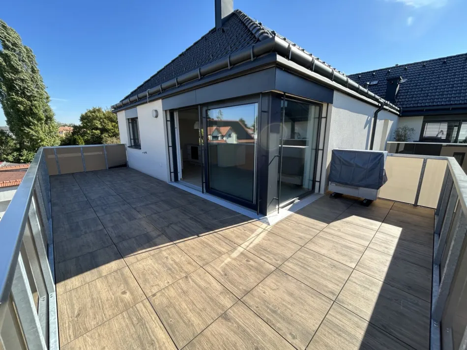 ERSTBEZUG - Helle 4 Zimmer Balkonwohnung (Maisonette) mit Galerie und 2 Garagenplätzen - Titelbild