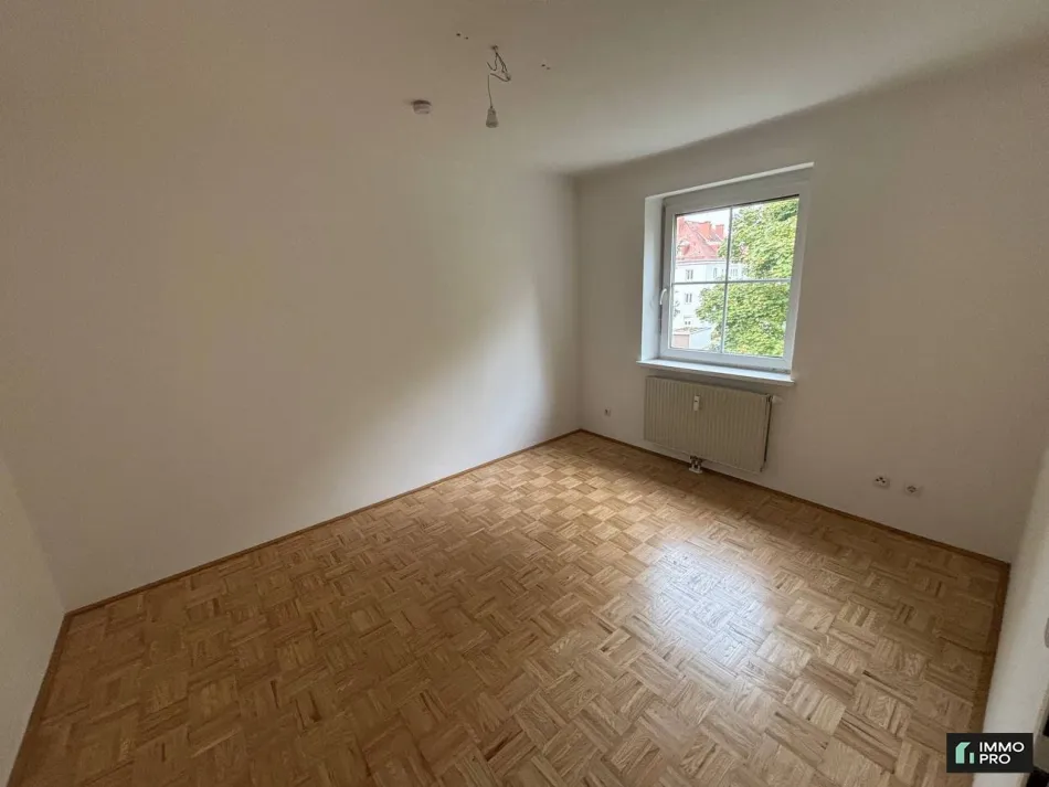 Helle 1,5-Zimmer Wohnung mit Einbauküche - Bild