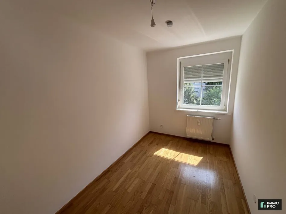 Helle 2-Zimmer Wohnung mit separater Küche - Bild