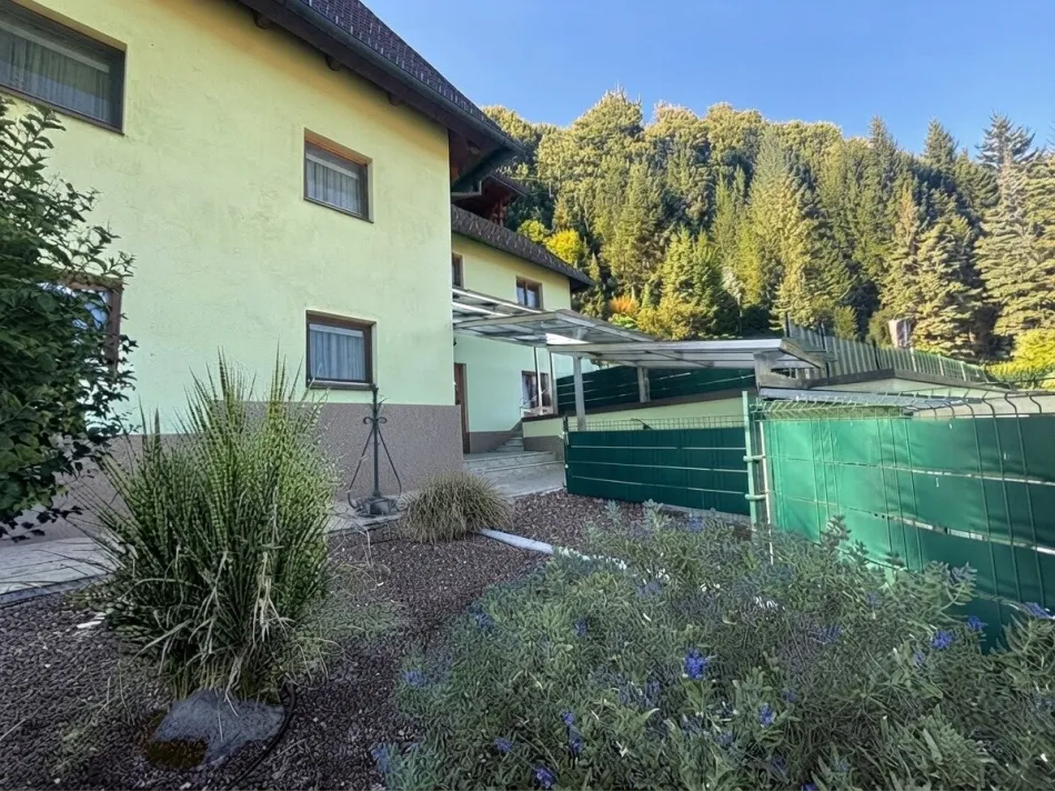 *** Ein Anwesen mit Charakter – Großzügiges Zweifamilienhaus in ruhiger Lage mit eigenem Wald *** - Bild