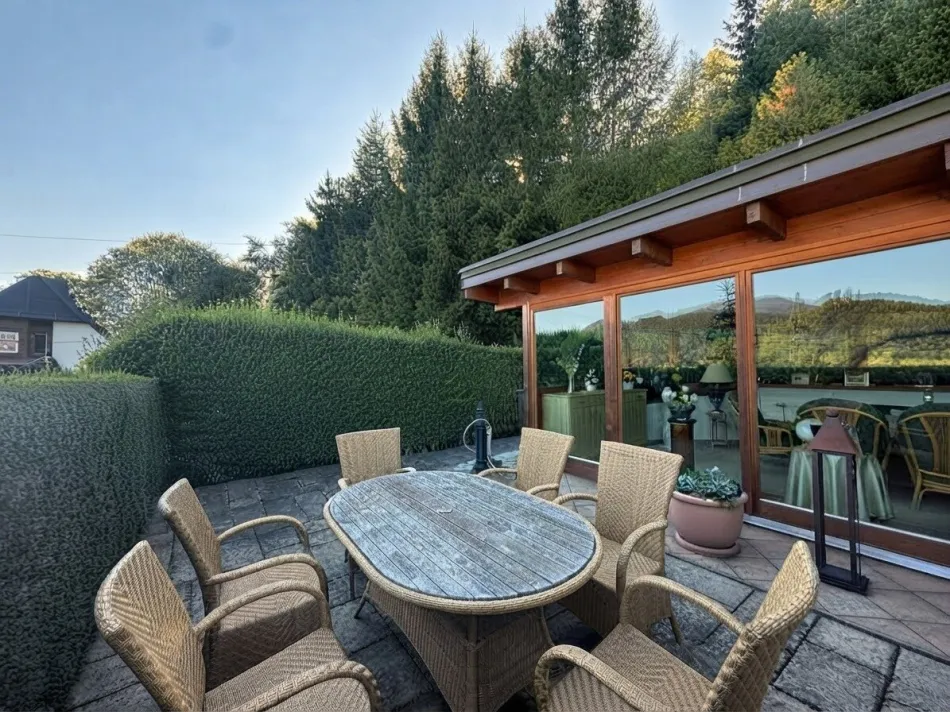 *** Ein Anwesen mit Charakter – Großzügiges Zweifamilienhaus in ruhiger Lage mit eigenem Wald *** - Titelbild
