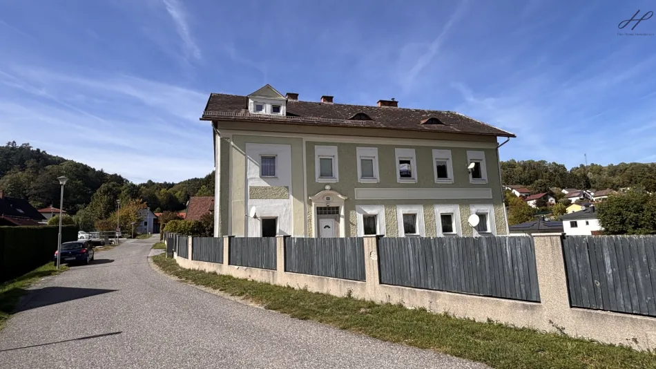Zinshaus mit 6 Wohneinheiten & Ausbaupotenzial in Kirchschlag – 1.060 m² Baugrund – € 295.000,– - Bild