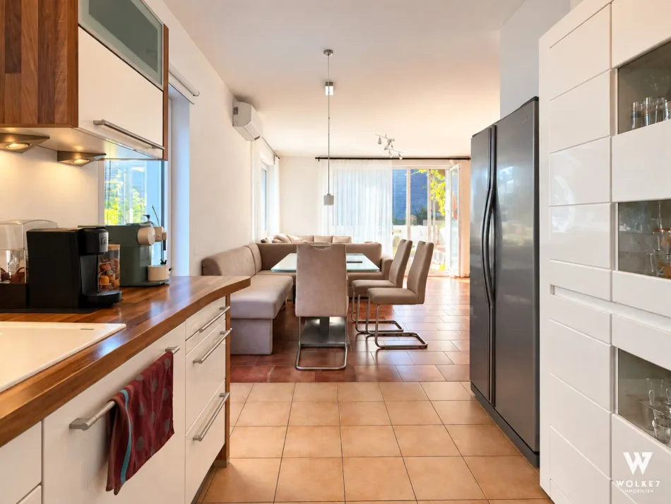 *** Exklusive Maisonette-Wohnung in Gießhübl - Sonnige Ruhelage mit Eigengarten, Pool & Passivhaus-Komfort *** - Bild