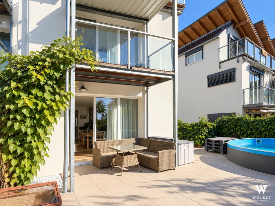 *** Wohnen mit Hausgefühl in Gießhübl - Exklusive Maisonette mit Garten, Pool & Passivhaus-Komfort *** - Titelbild