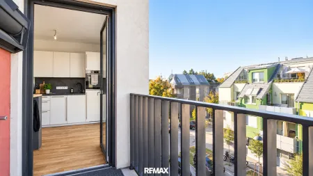 Balkon mit Blick in Wohnraum