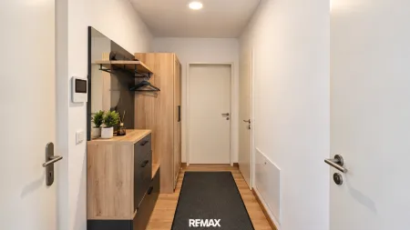 geräumiges Vorzimmer